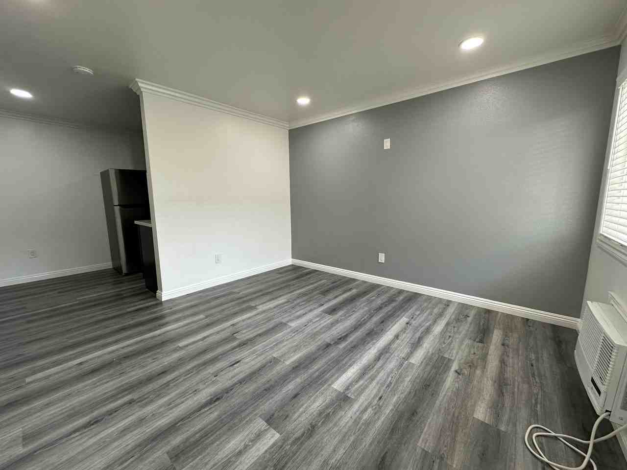 1333 W. Stoneridge Court - Photo 3 of 13