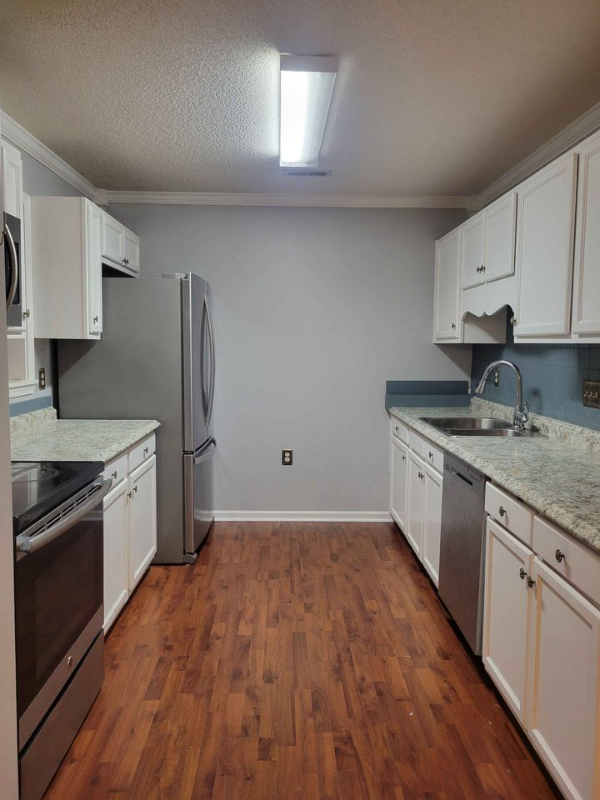 2624 Guyer St - Photo 3 of 11