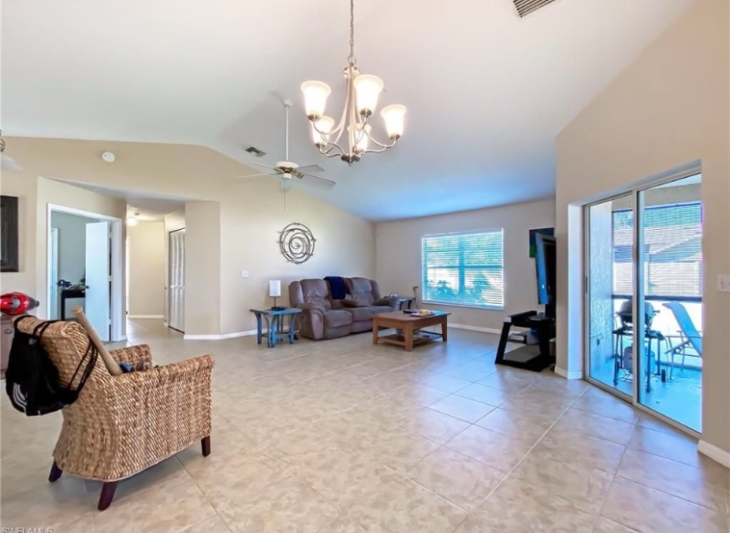 2134 Country Club Blvd - Photo 2 of 8