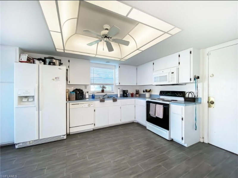 2134 Country Club Blvd - Photo 3 of 8