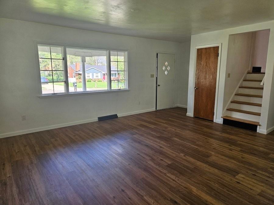 677 Peach Tree Ln - Photo 3 of 25