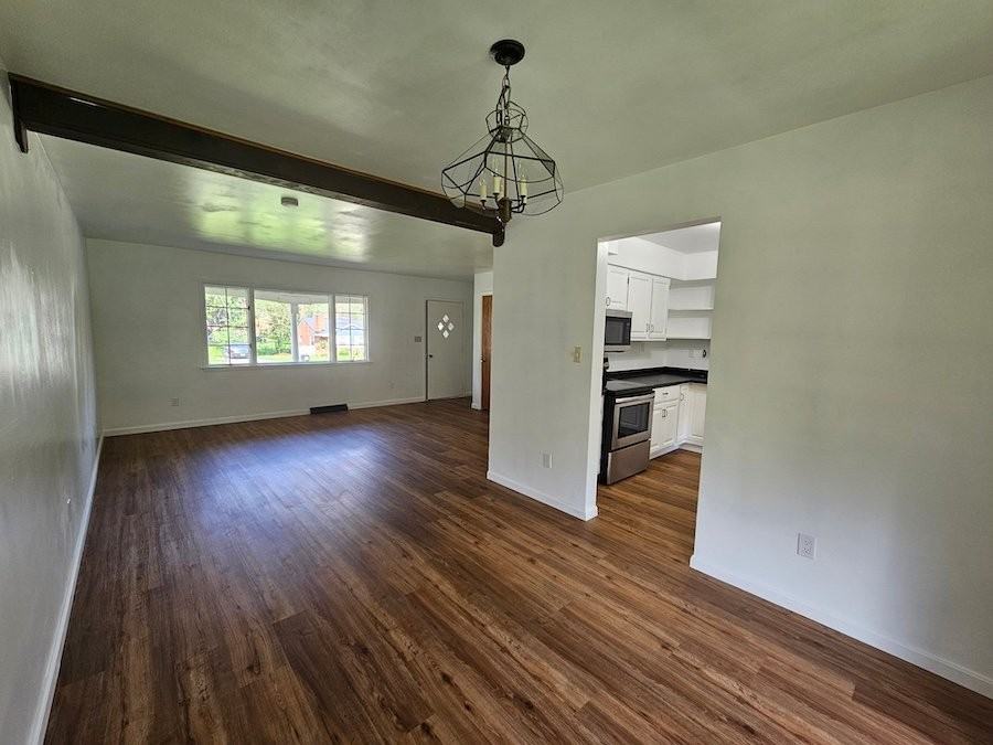 677 Peach Tree Ln - Photo 5 of 25