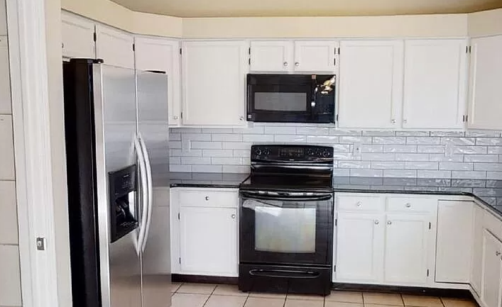 7836 Scarborough Dr - Photo 7 of 50