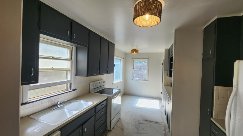 2421 13th Ave - Photo 3 of 12