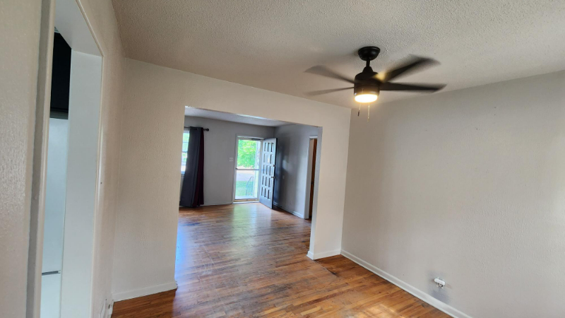 2421 13th Ave - Photo 5 of 12