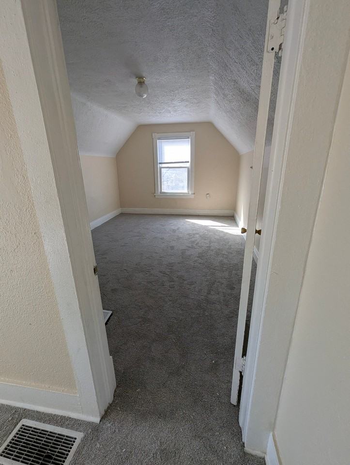 3315 Laurel Ave - Photo 3 of 4