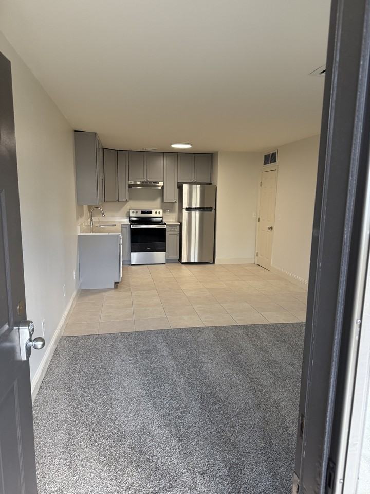 580 Pontiac Ave. - Photo 3 of 21