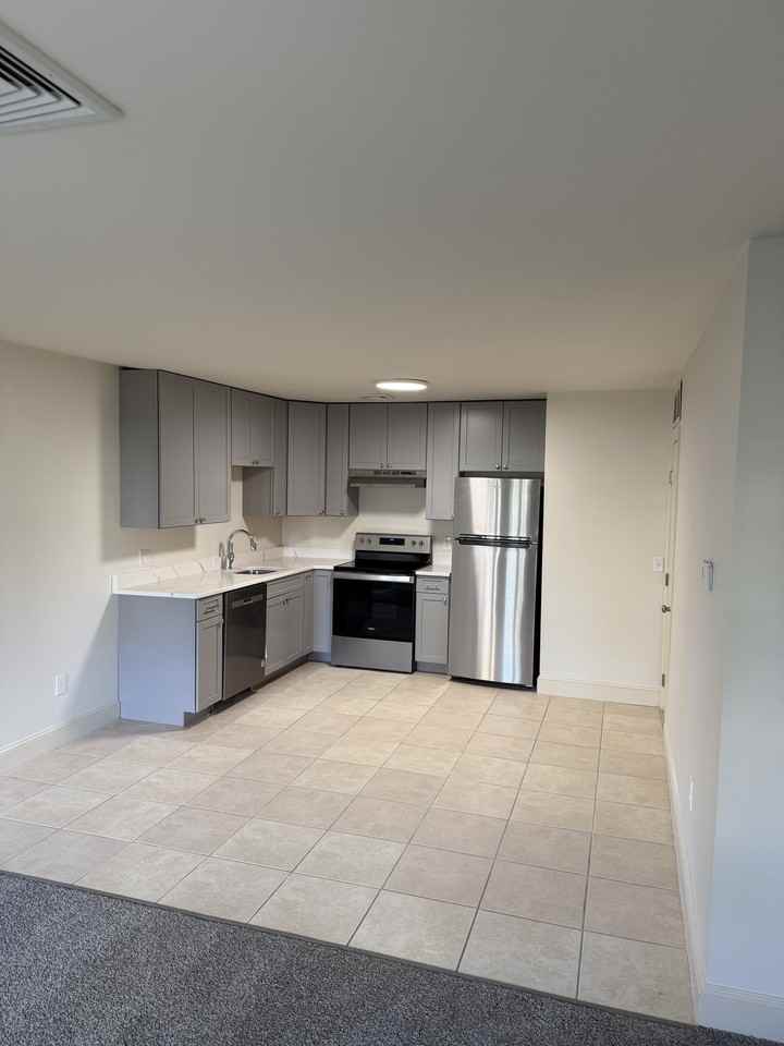 580 Pontiac Ave. - Photo 5 of 21