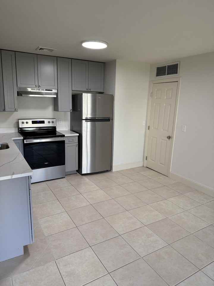 580 Pontiac Ave. - Photo 6 of 21