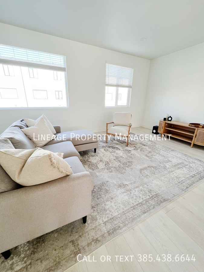 543 S 1040 W - Photo 3 of 6