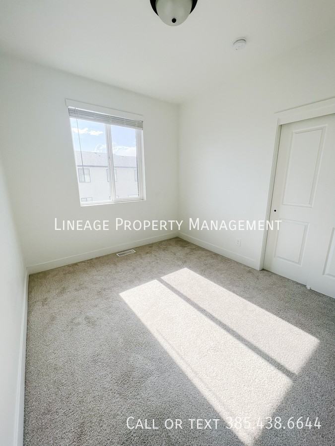 956 W 350 S - Photo 3 of 6