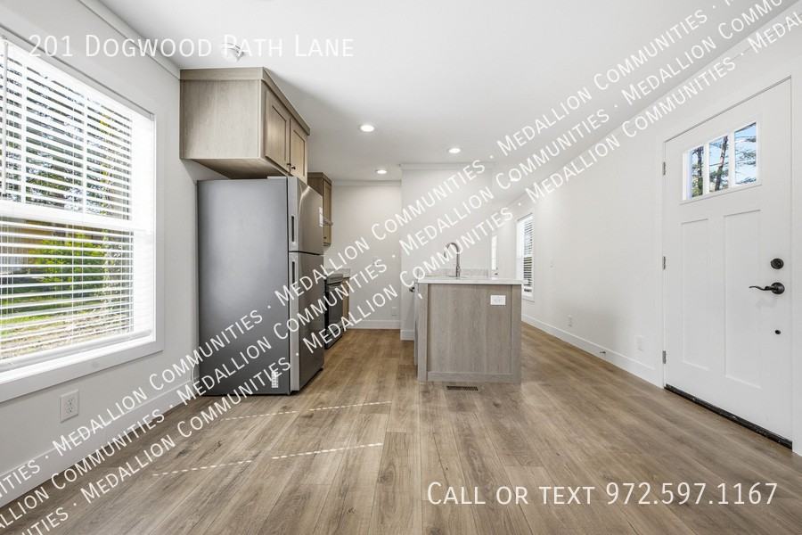 201 Dogwood Path Ln - Photo 3 of 20