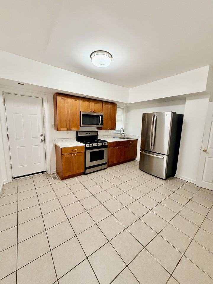 5023 Tacoma St - Photo 3 of 21