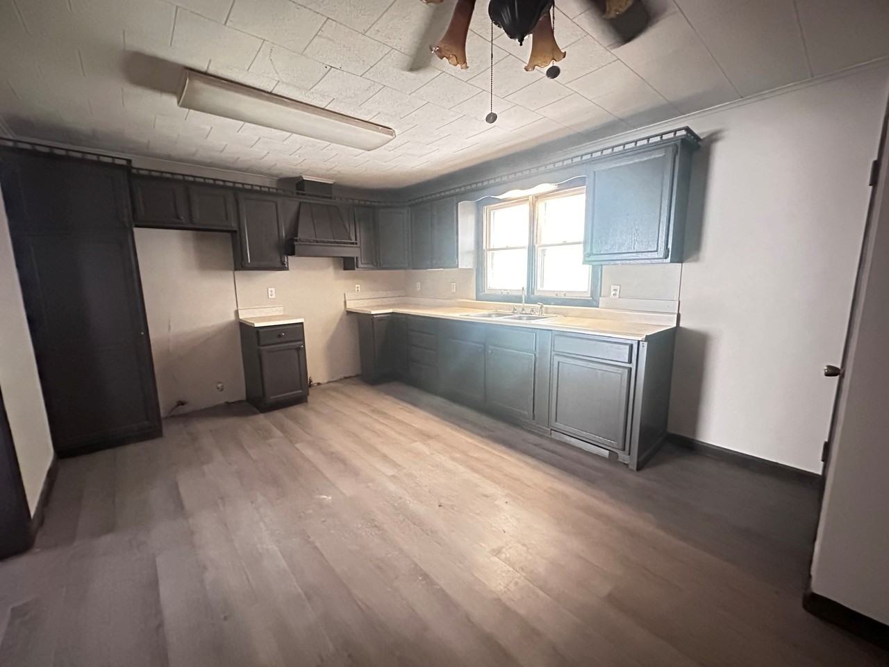 209 Cook St - Photo 2 of 16