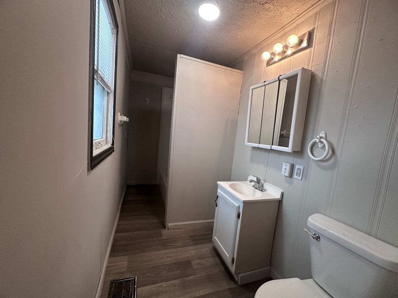 209 Cook St - Photo 4 of 16