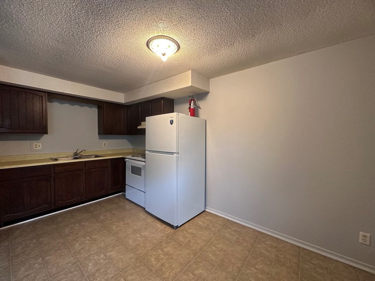 408 W Main St Apt 4 #W - Photo 2 of 9