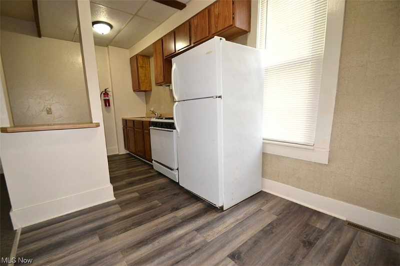 450 Allyn St #1 - Photo 2 of 14