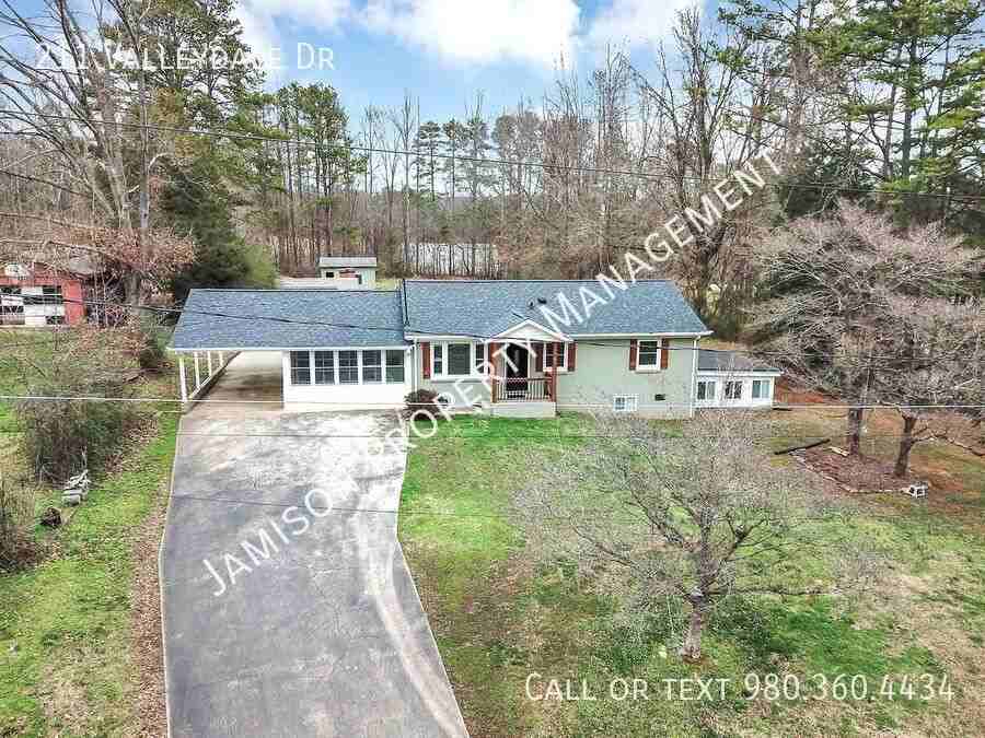 211 Valleydale Dr - Photo 2 of 23