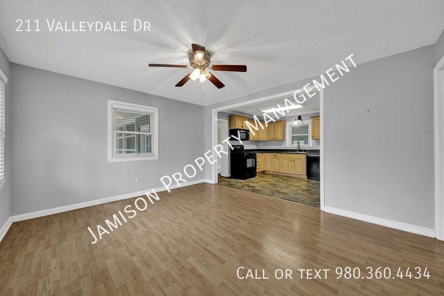 211 Valleydale Dr - Photo 3 of 23