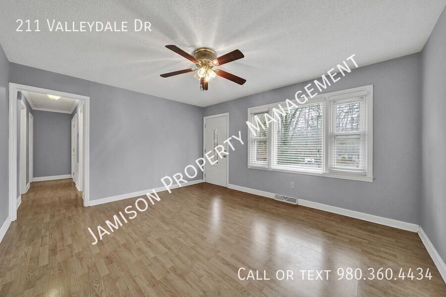 211 Valleydale Dr - Photo 4 of 23