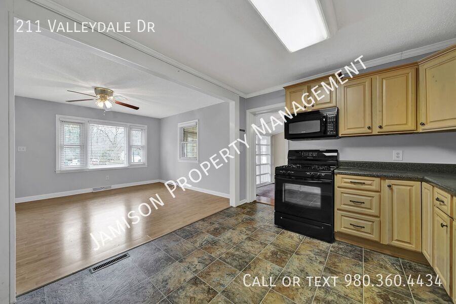 211 Valleydale Dr - Photo 6 of 23