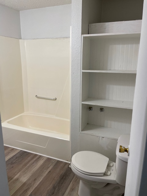 207 E 22nd St - Photo 5 of 10