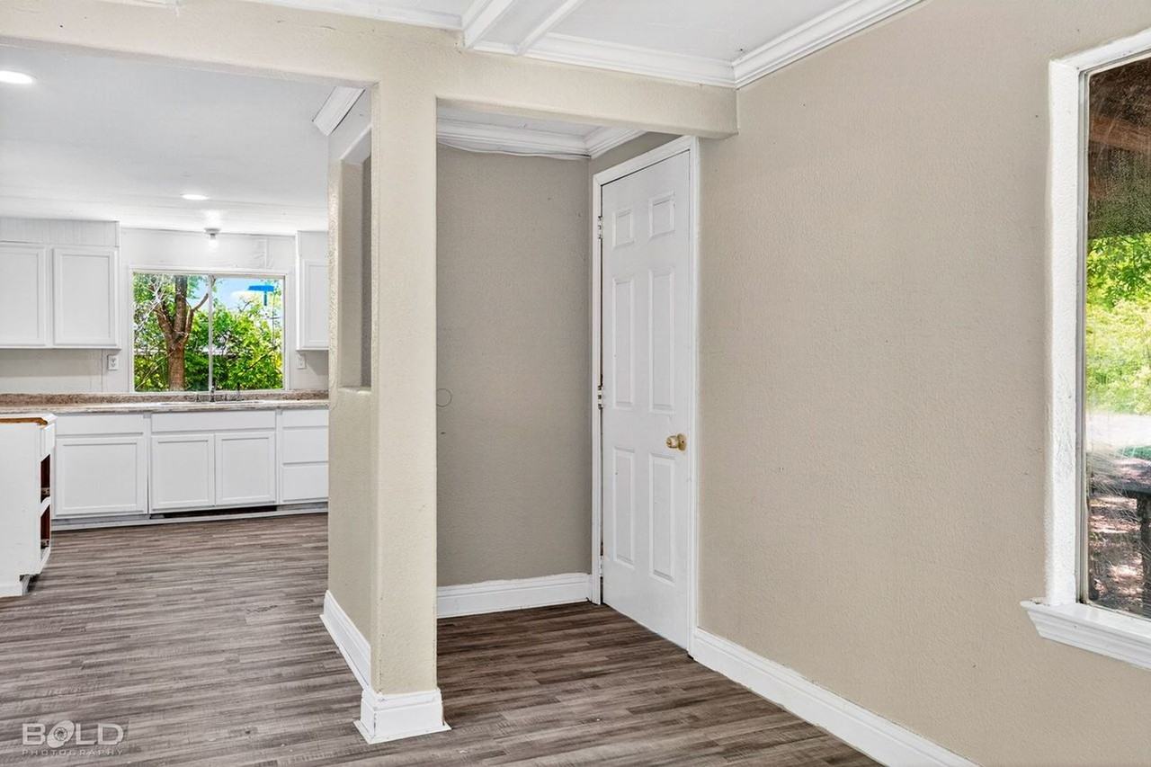 4321 Ridgeway St - Photo 4 of 19