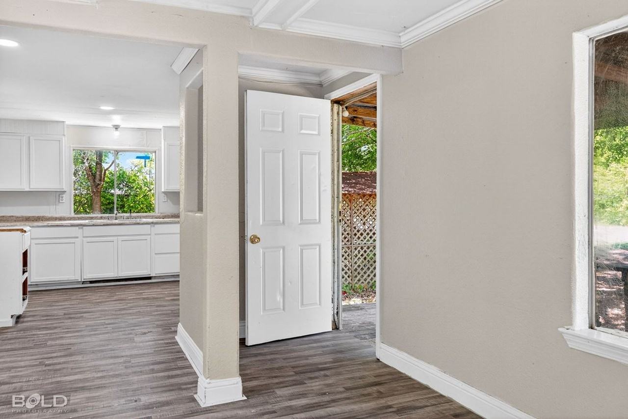 4321 Ridgeway St - Photo 5 of 19