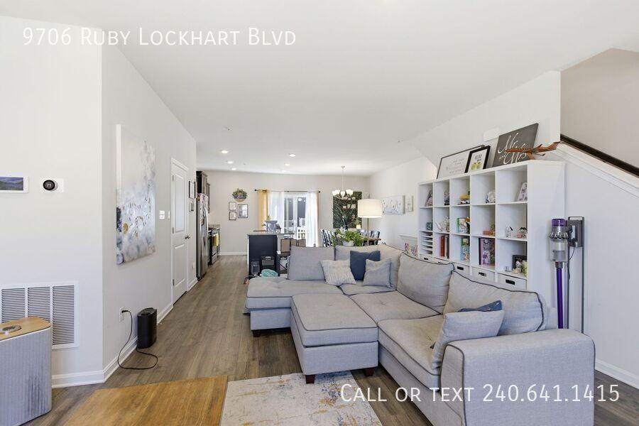 9706 Ruby Lockhart Blvd - Photo 3 of 30