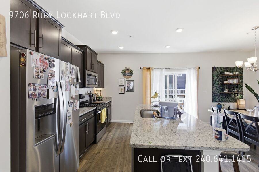 9706 Ruby Lockhart Blvd - Photo 7 of 30