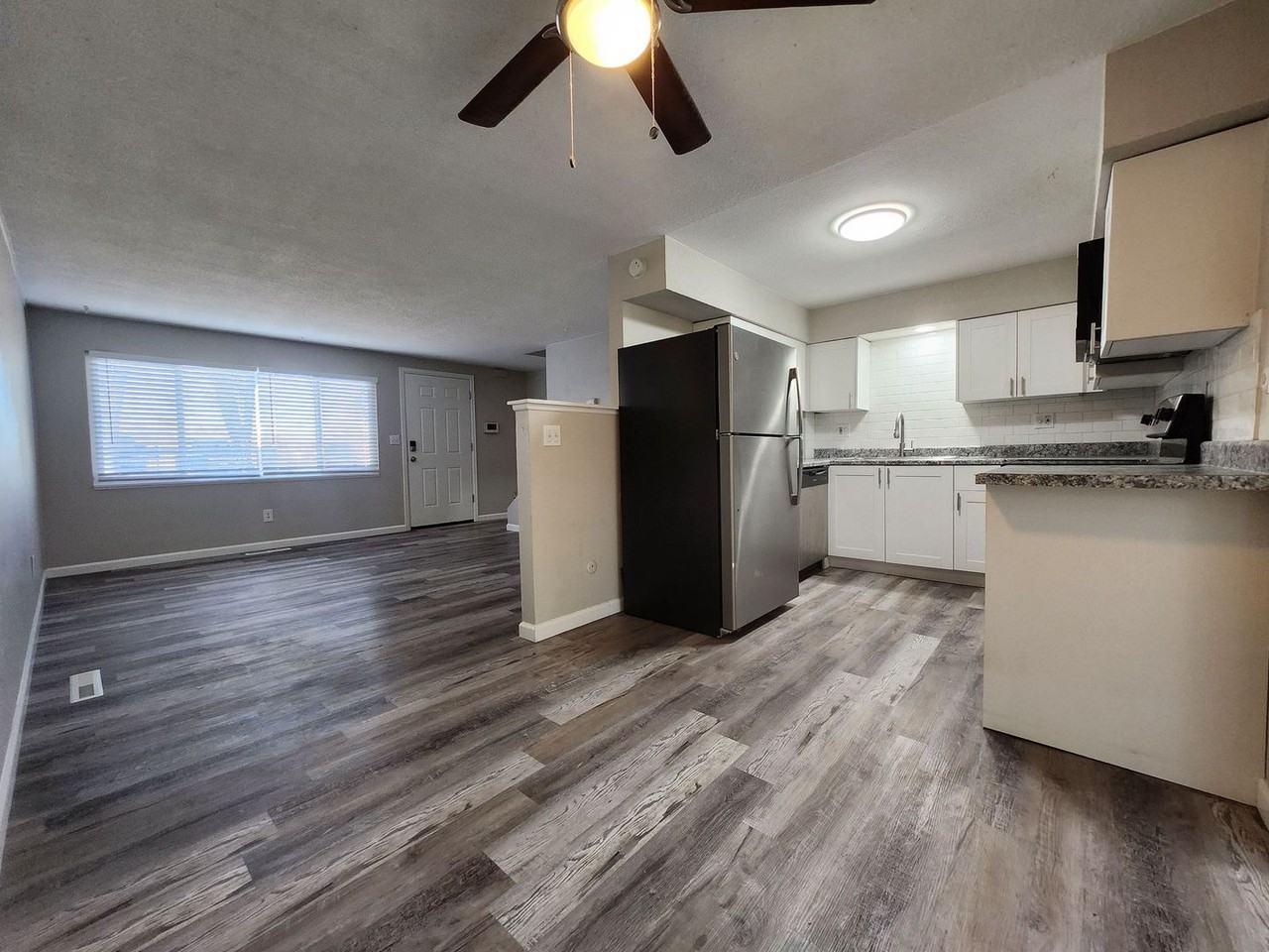 1628 S Cascade Ave #C - Photo 4 of 12