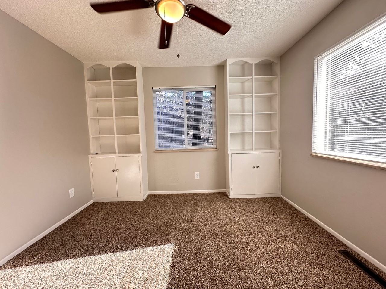 2015 Pine Grove Ave - Photo 3 of 5