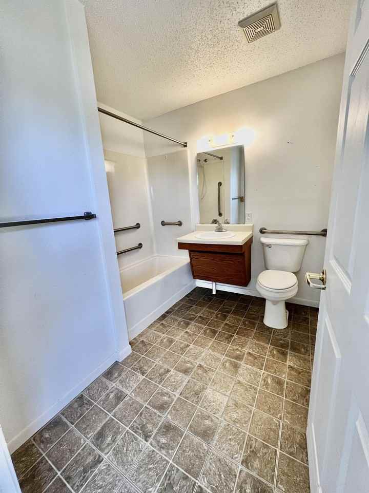 709 E Woodland - Photo 7 of 30