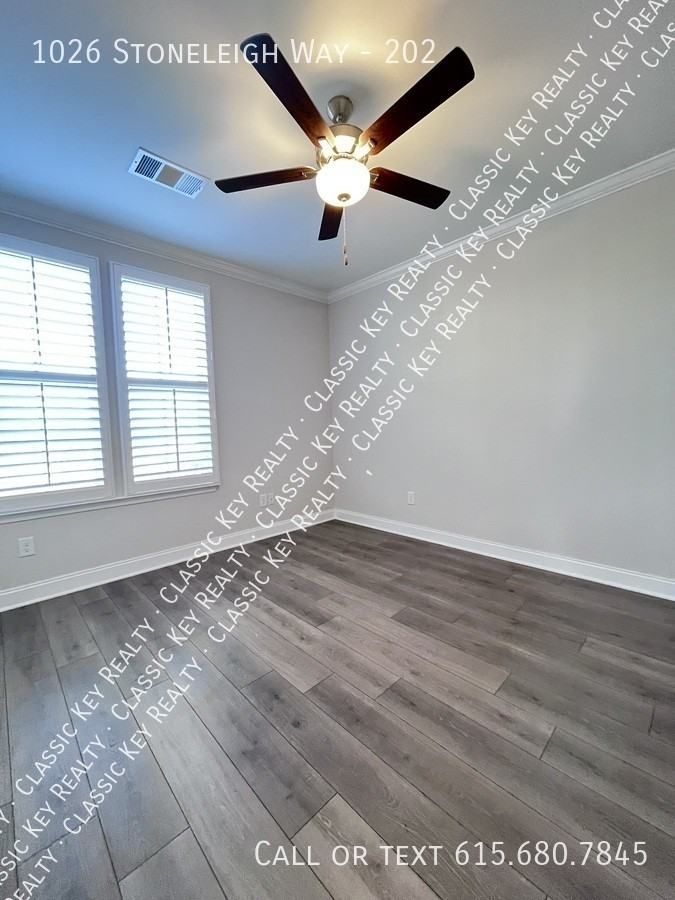 1026 Stoneleigh Ln #202 - Photo 3 of 9