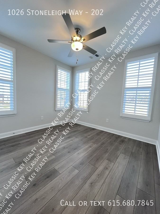 1026 Stoneleigh Ln #202 - Photo 4 of 9