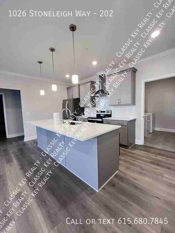 1026 Stoneleigh Ln #202 - Photo 6 of 9