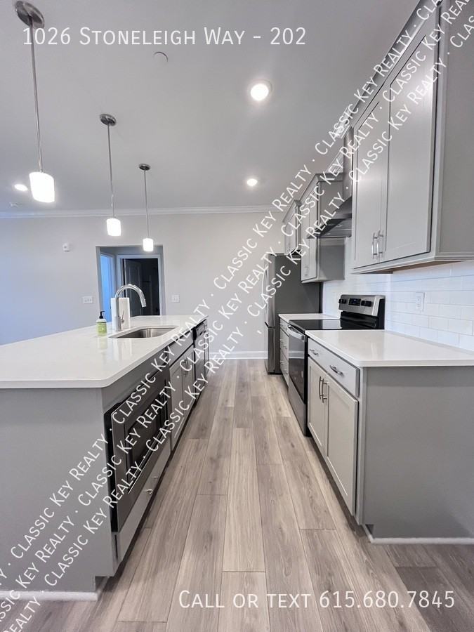 1026 Stoneleigh Ln #202 - Photo 7 of 9