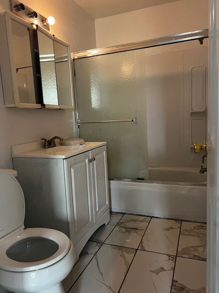 2219 Flora St - Photo 4 of 7