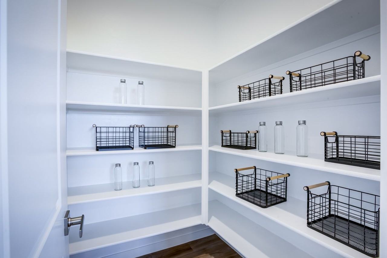 6314 S 47th Dr - Photo 3 of 50