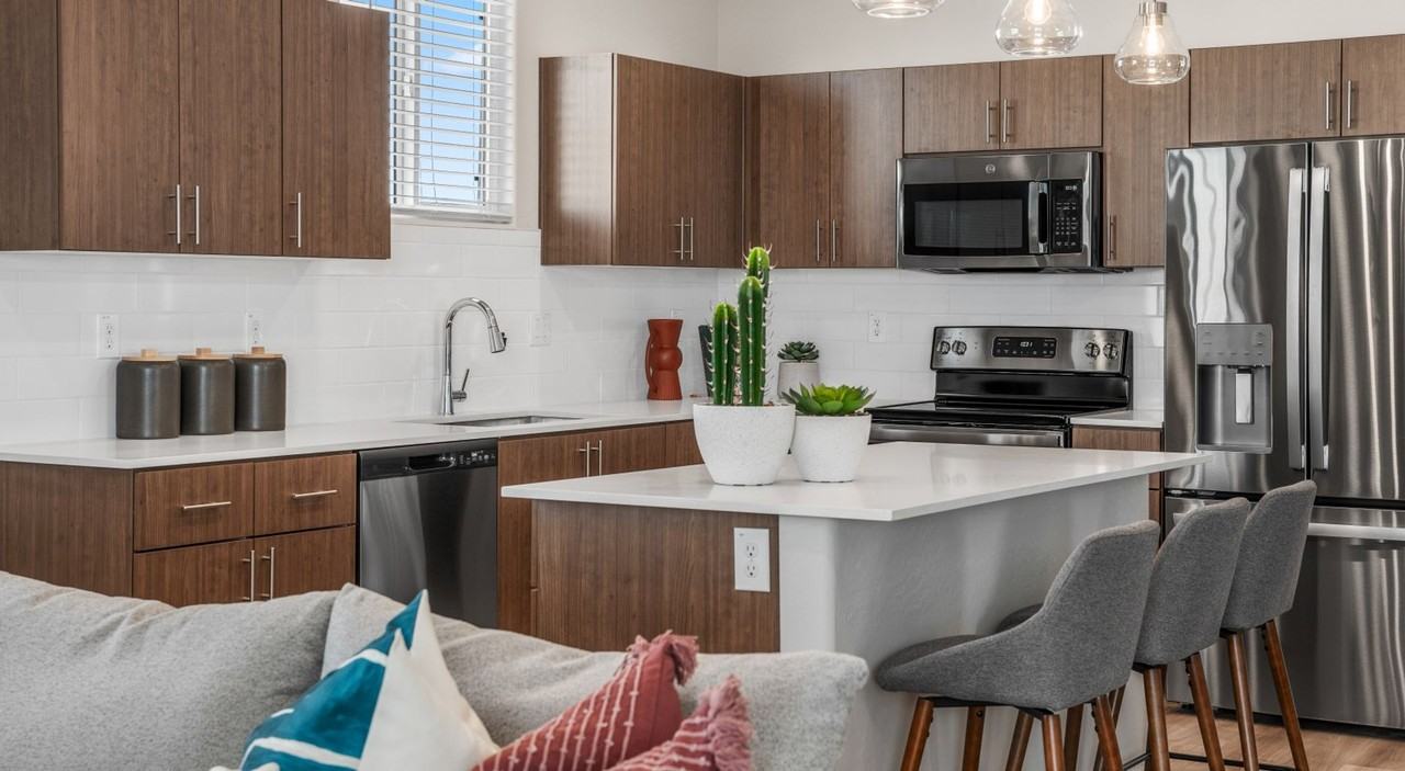 6326 S 47th Dr - Photo 2 of 50