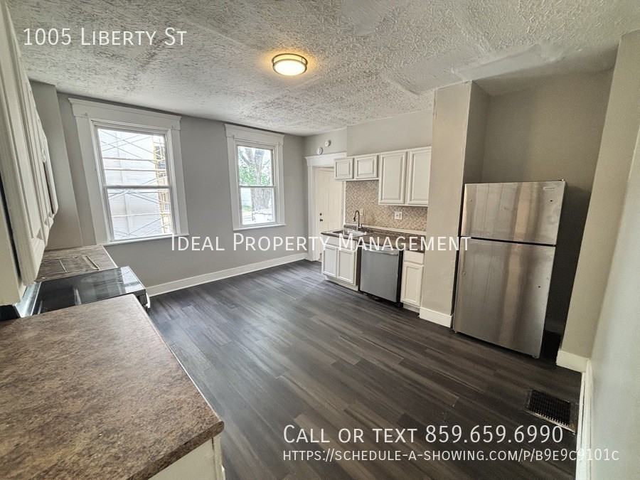 1005 Liberty St - Photo 3 of 13