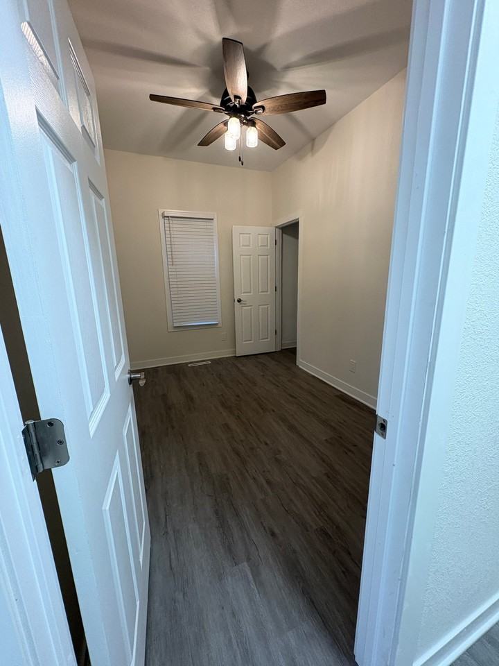 400 E Meinecke Ave - Photo 2 of 4