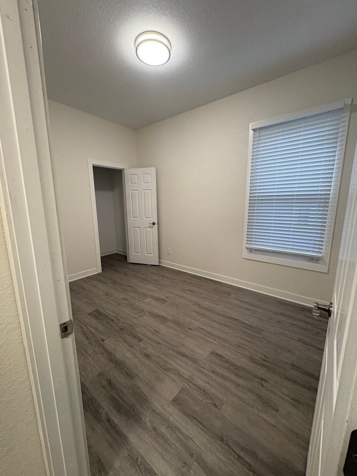 400 E Meinecke Ave - Photo 3 of 4