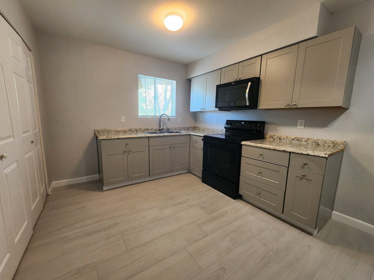 143 S Doran Bldg F #205 - Photo 5 of 20