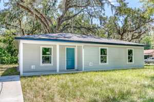 featured image of 214 Center St