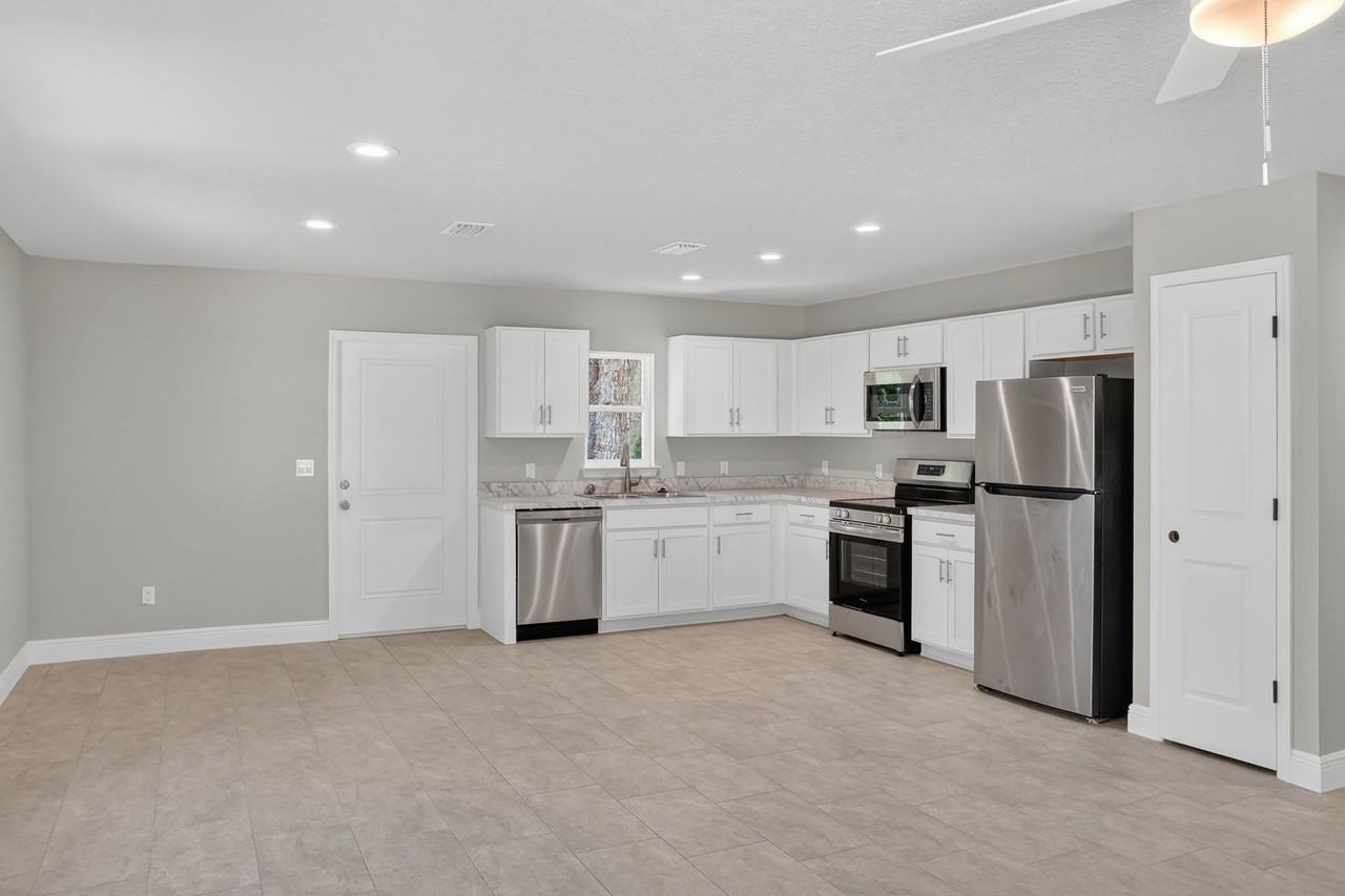 214 Center St - Photo 2 of 7