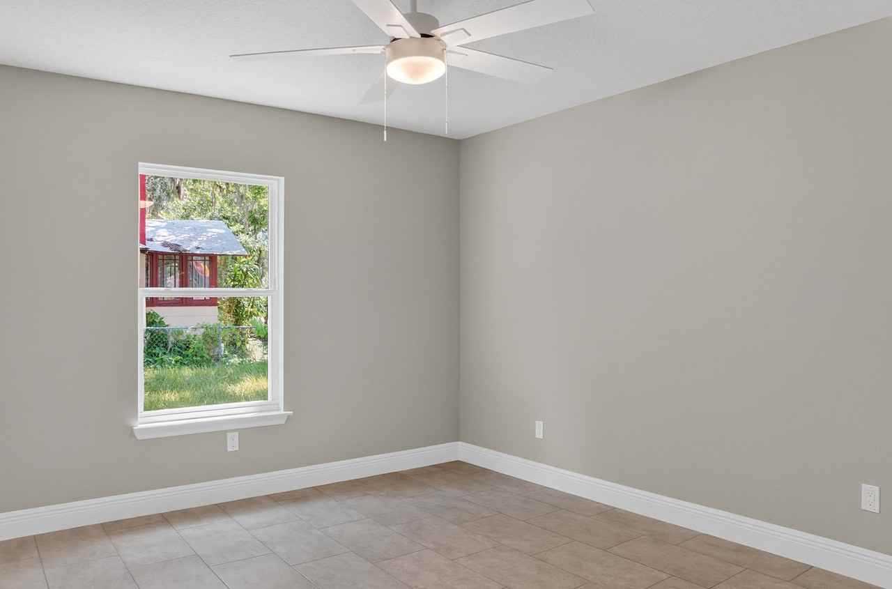 214 Center St - Photo 6 of 7