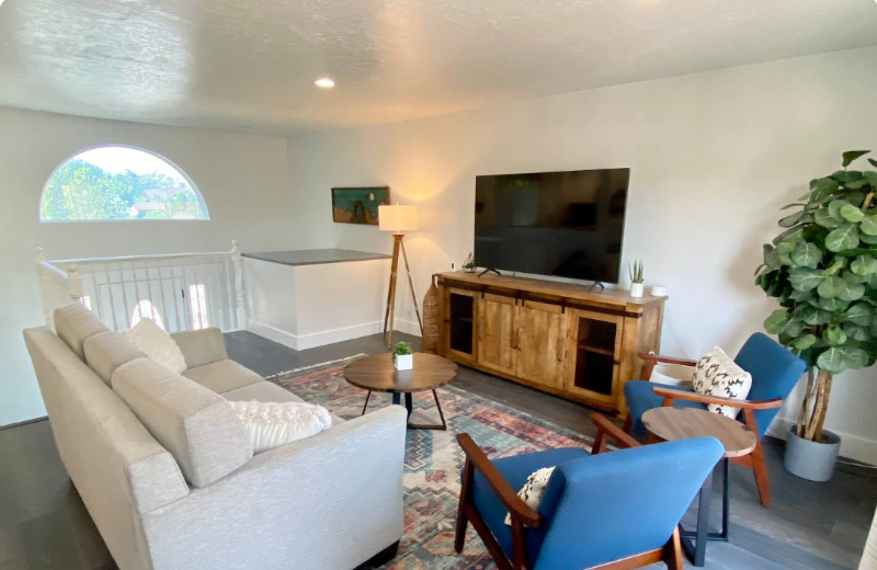 642 N Starcrest Dr ##W - Photo 5 of 46