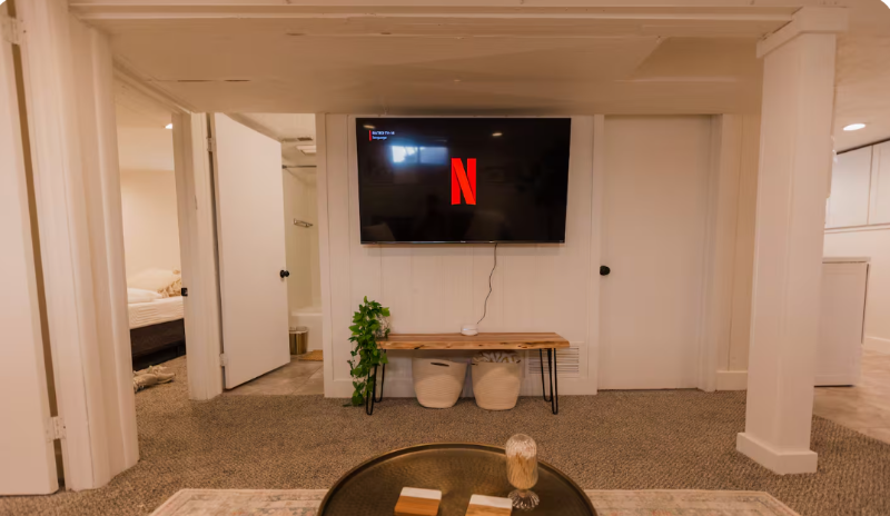 64 W Hartwell Ave #B - Photo 3 of 15