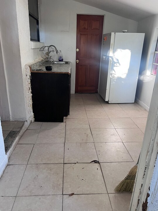 509 E Magnolia St - Photo 5 of 16
